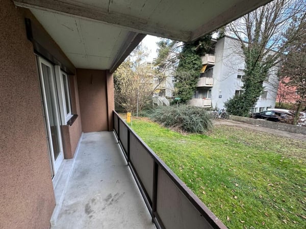 Helle 2 Zimmerwohnung mit Balkon ins Grüne zu vermieten 1