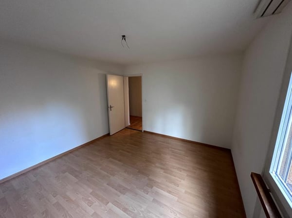 Helle 2 Zimmerwohnung mit Balkon ins Grüne zu vermieten 6