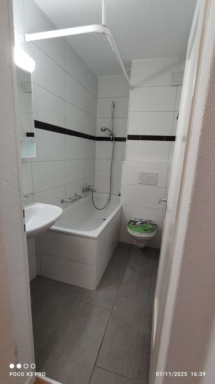 Charming 2-Room Apartment with Balcony in Biel 6