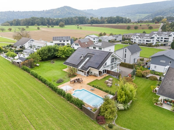 Raumwunder mit grossem Grundstück und Pool an ruhiger Lage 13