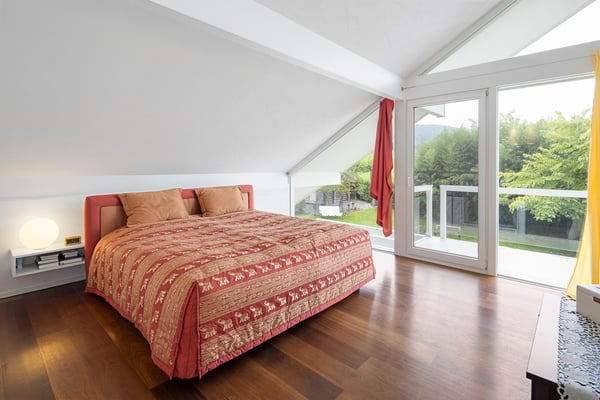 Raumwunder mit grossem Grundstück und Pool an ruhiger Lage 6