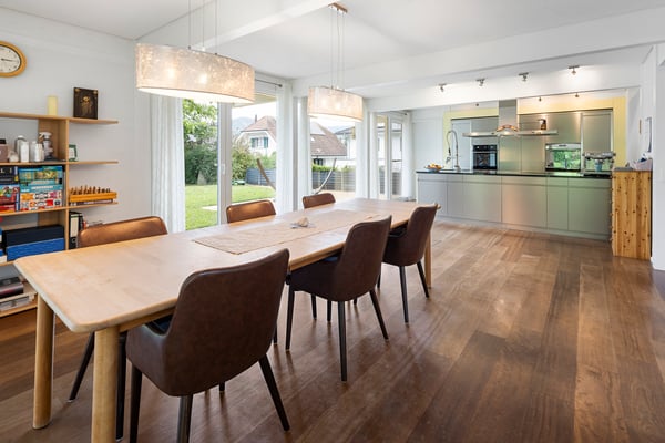 Raumwunder mit grossem Grundstück und Pool an ruhiger Lage 4