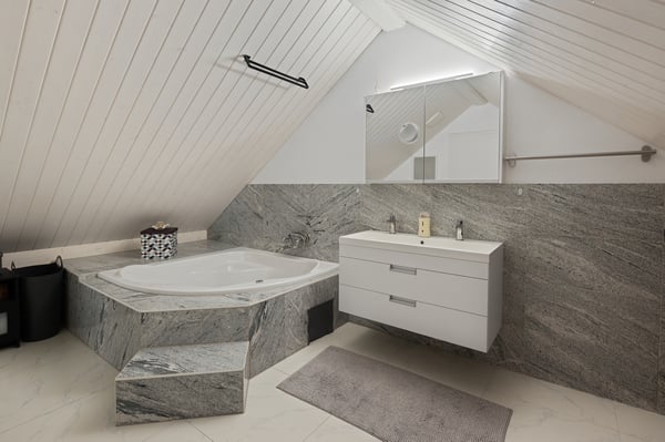 Elegant, grosszügig und neuwertig an zentraler Lage 11