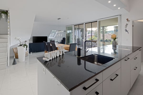 Elegant, grosszügig und neuwertig an zentraler Lage 3