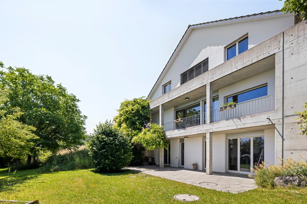 Geräumiges Wohnhaus mit unverbaubarer Weitsicht und grossem Umschwung 4