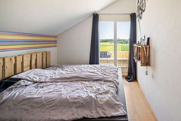 Geräumiges Wohnhaus mit unverbaubarer Weitsicht und grossem Umschwung 9