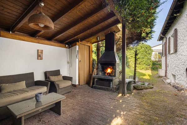 Ruhige, begehrte Familienoase mit Garten, Pergola und Aussencheminée 12