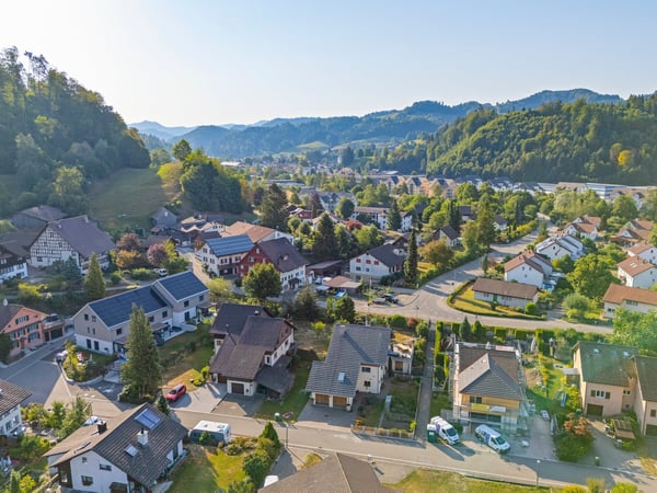 Familienglück im Grünen mit grossem Garten und Raum für Ihre Ideen 12