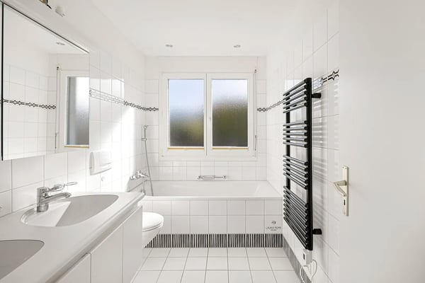 Zentrale, ruhige Wohnoase mit Sonnenbalkon und tiefem Steuerfuss 9