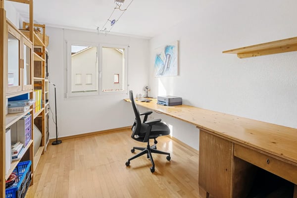 Zentrale, ruhige Wohnoase mit Sonnenbalkon und tiefem Steuerfuss 4