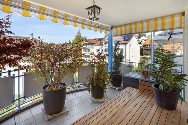 Zentrale, ruhige Wohnoase mit Sonnenbalkon und tiefem Steuerfuss 10