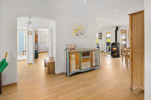 Zentrale, ruhige Wohnoase mit Sonnenbalkon und tiefem Steuerfuss 5