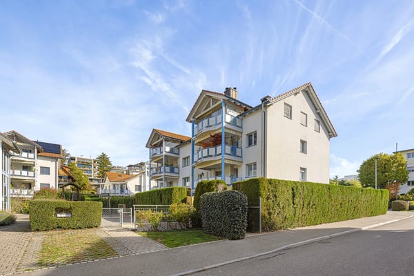 Zentrale, ruhige Wohnoase mit Sonnenbalkon und tiefem Steuerfuss 11