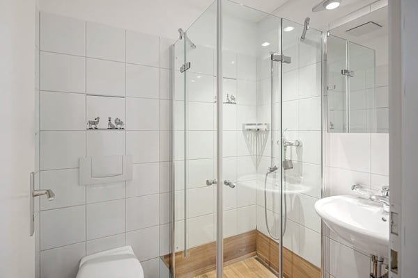 Zentrale, ruhige Wohnoase mit Sonnenbalkon und tiefem Steuerfuss 8