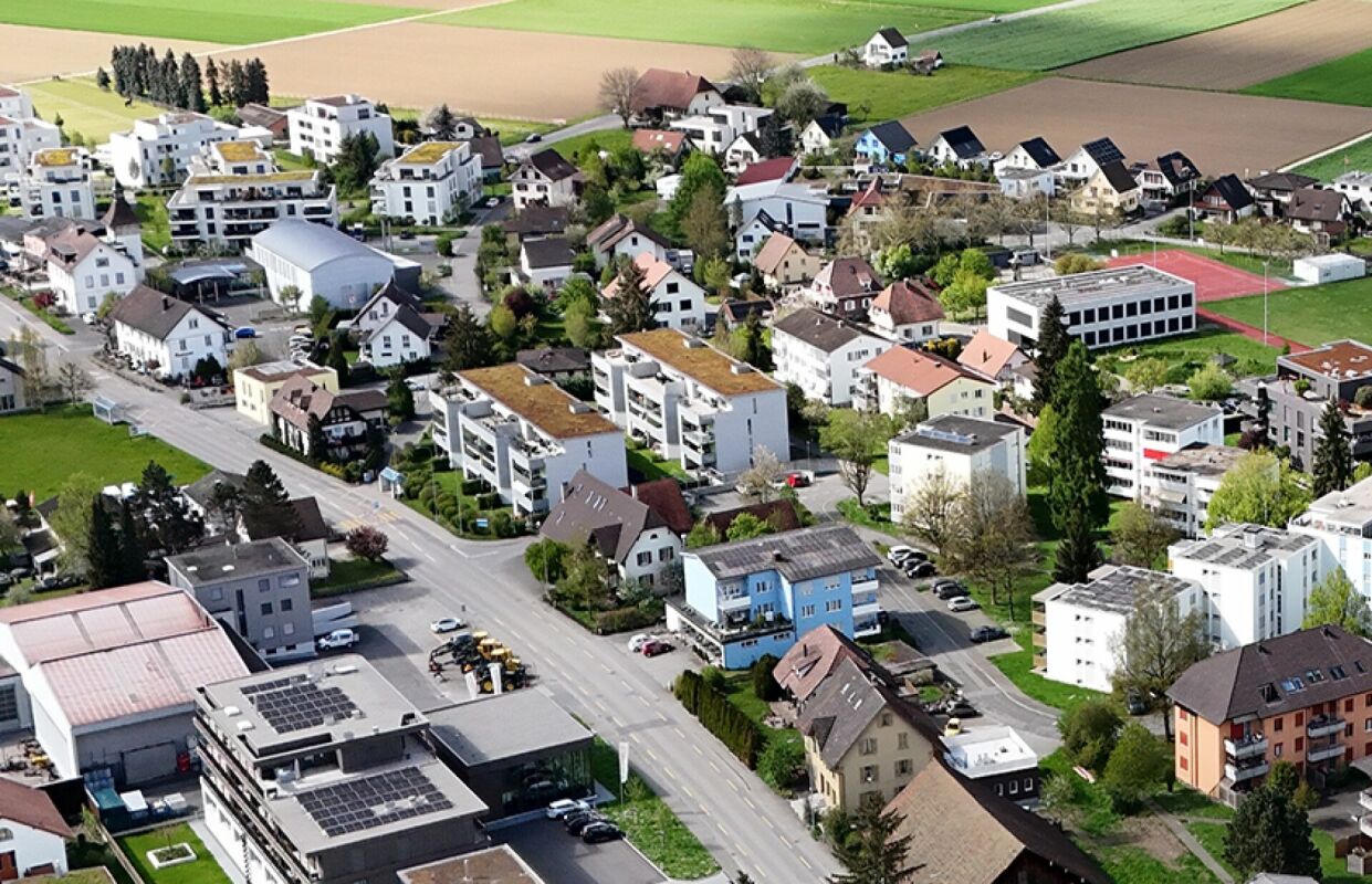Gewerbehaus in Holziken