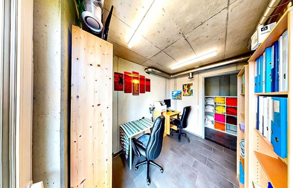 Gewerbehaus in Holziken 13