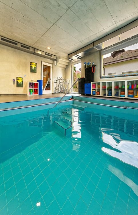 Gewerbehaus mit Schwimmbecken zum mieten 25