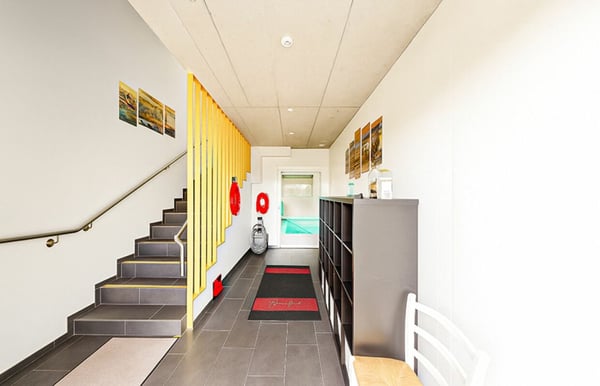 Gewerbehaus mit Schwimmbecken zum mieten 14