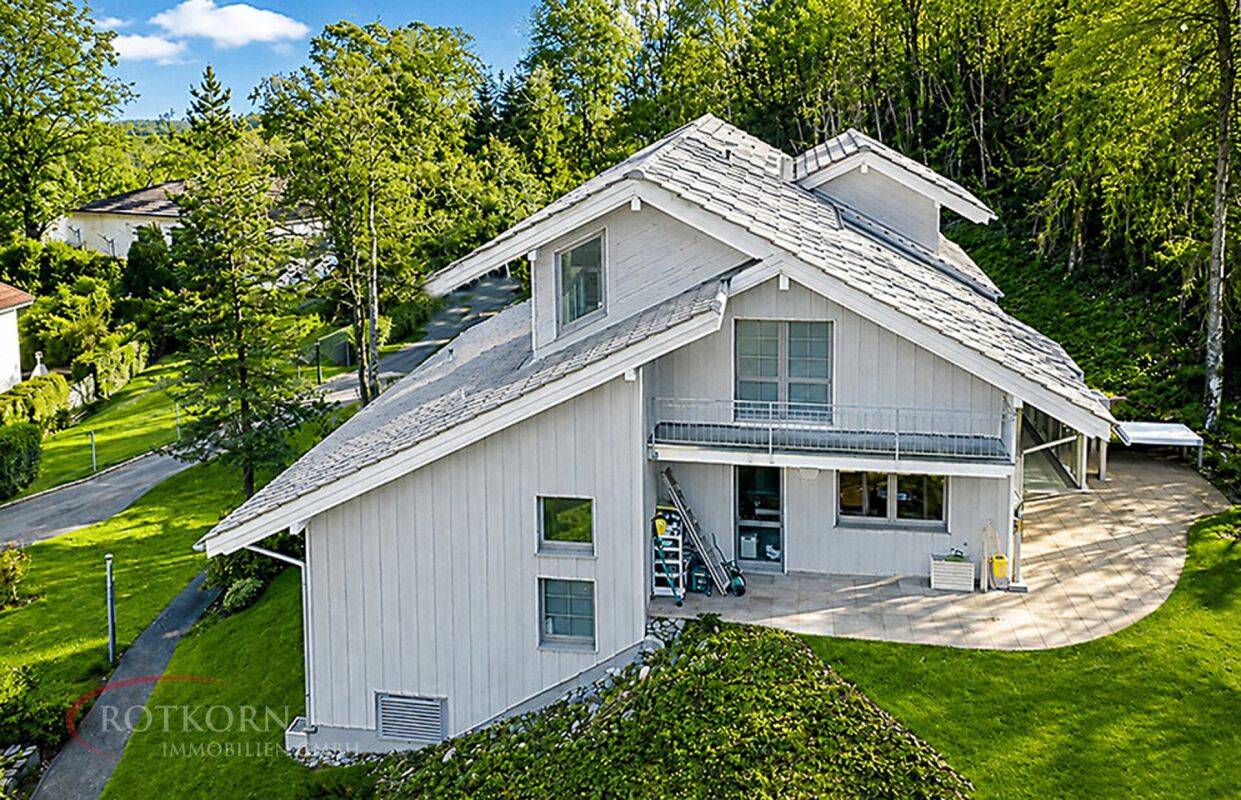 7.5 Zimmer-Einfamilienhaus mit Lagerhalle
