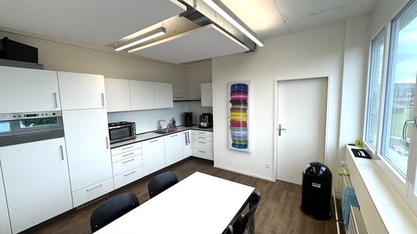 •Lichtdurchflutete und voll ausgebaute Büroräumlichkeiten an zentraler Lage 5