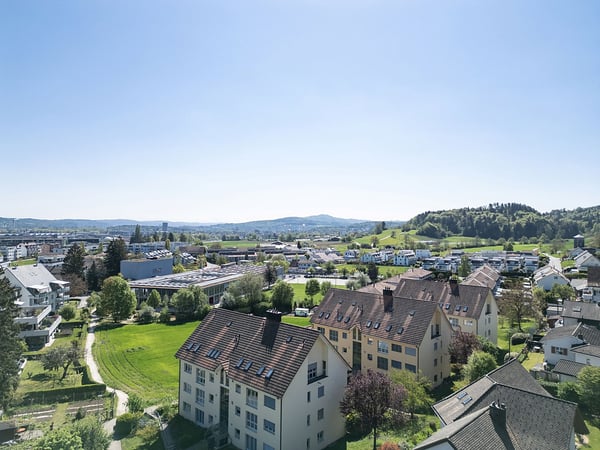 Helle 4.5-Zimmer-Wohnung mit Südbalkon an beliebter Wohnlage 15