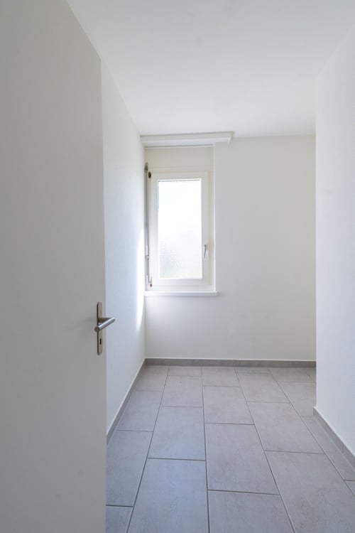 Helle 4.5-Zimmer-Wohnung mit Südbalkon an beliebter Wohnlage 12