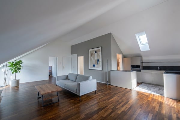 Helle und moderne Dachgeschosswohnung im Eigentumsstandard