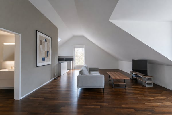 Helle und moderne Dachgeschosswohnung im Eigentumsstandard 2