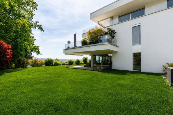 Grosszügige Gartenwohnung mit viel Privatsphäre und Weitsicht 12