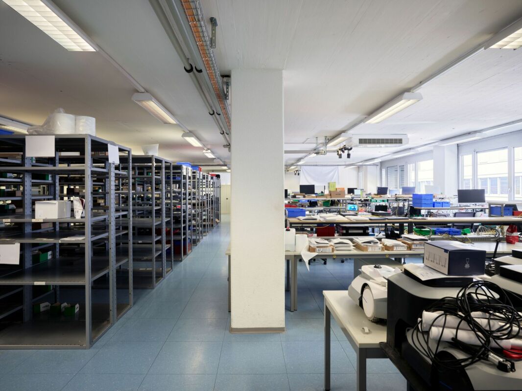 Your new company location; 450 - 1'850 m2 office and service spaces for rent (CHF 120.00 m2)