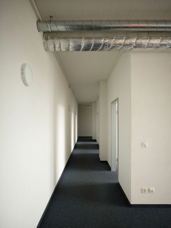 Your new company location; 450 - 1'850 m2 office and service spaces for rent (CHF 120.00 m2)