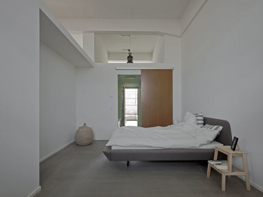 Loft alla moda e fresco con posto a sedere all'aperto