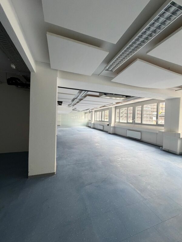 Ihr neuer Firmenstandort; 597 m2 Büro- und Dienstleistungsräume im Erdgeschoss mit direktem Zugang über Rampe