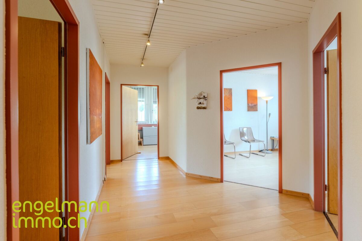 Objet de placement: locaux commerciaux, garage et atelier / Renditeobjekt: Geschäftsräume, Garage und Atelier