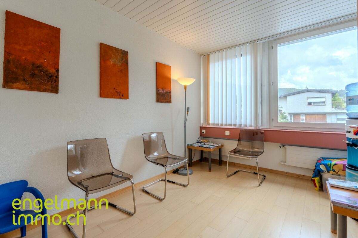 Objet de placement: locaux commerciaux, garage et atelier / Renditeobjekt: Geschäftsräume, Garage und Atelier