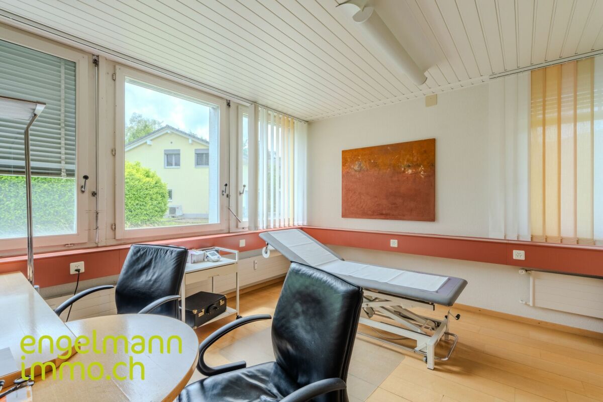 Objet de placement: locaux commerciaux, garage et atelier / Renditeobjekt: Geschäftsräume, Garage und Atelier