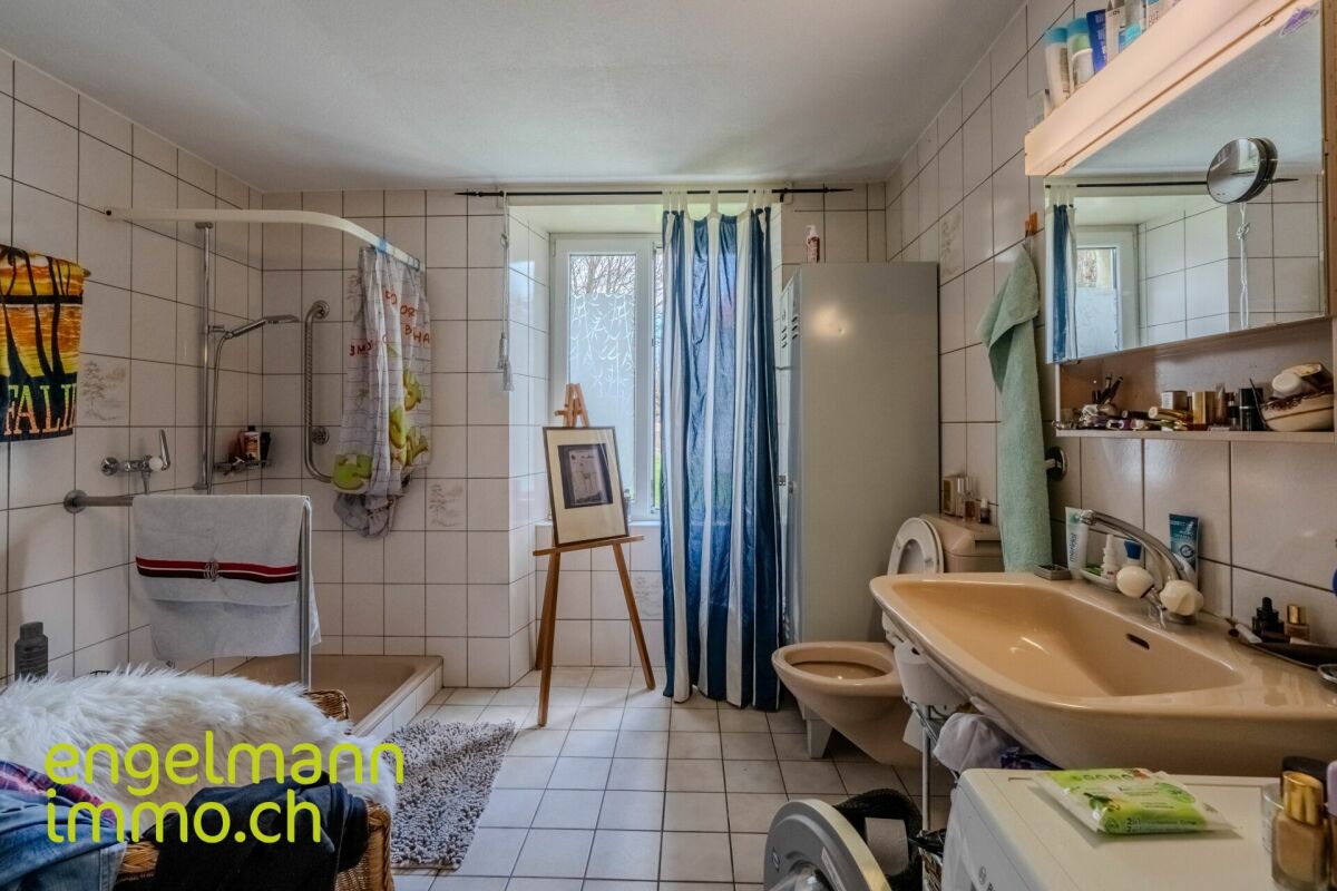 Ancienne ferme de 2 appartements et nombreux espaces annexes / Ehemaliges Bauernhaus mit 2 Wohnungen und diverse Nebenräume
