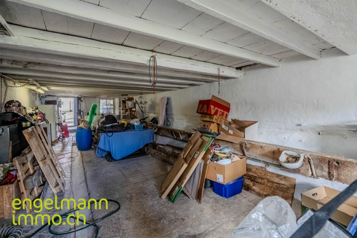 Ancienne ferme de 2 appartements et nombreux espaces annexes / Ehemaliges Bauernhaus mit 2 Wohnungen und diverse Nebenräume