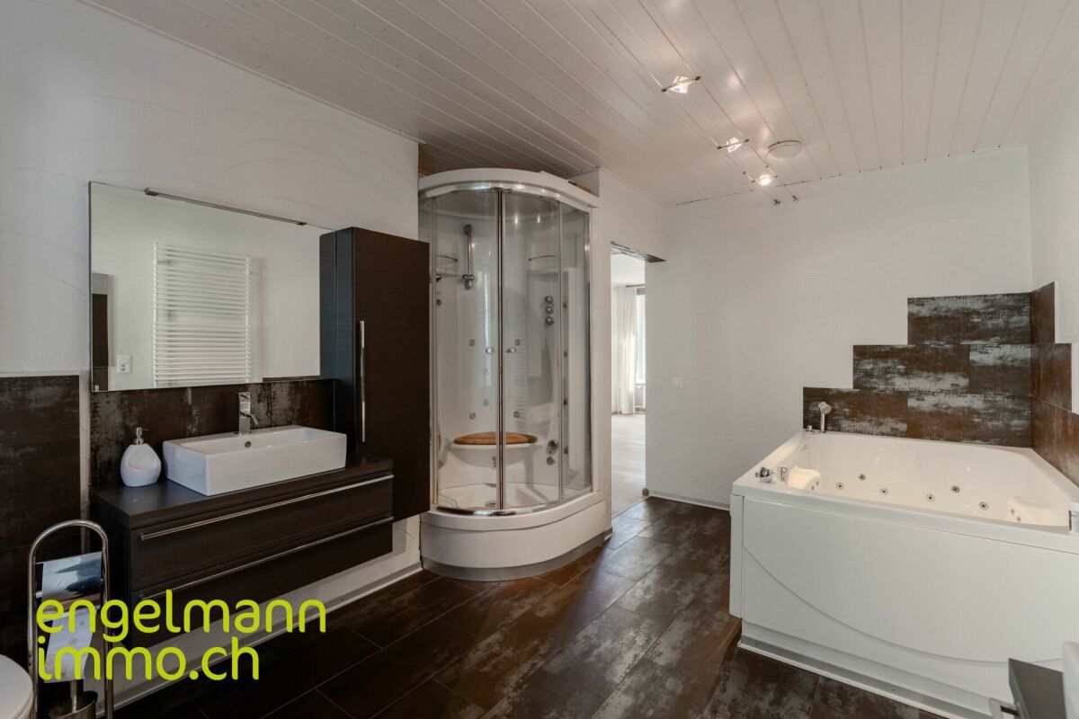 Spacieux appartement en duplex de 8.5 pièces / Grosse 8.5-Zimmer Duplexwohnung
