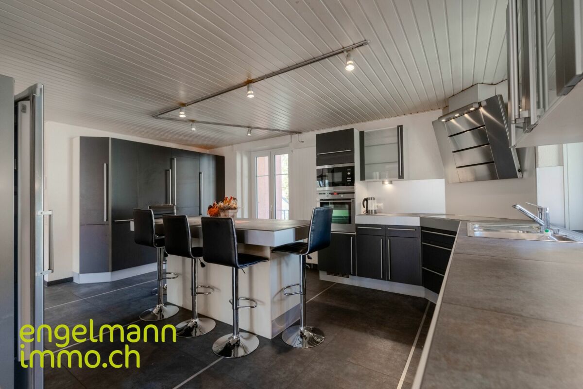 Spacieux appartement en duplex de 8.5 pièces / Grosse 8.5-Zimmer Duplexwohnung