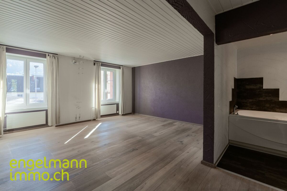 Spacieux appartement en duplex de 8.5 pièces / Grosse 8.5-Zimmer Duplexwohnung