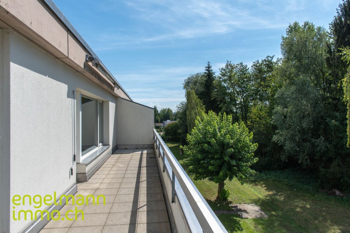 4 Zimmer-Attikawohnung / Appartement de 4 pièces en attique