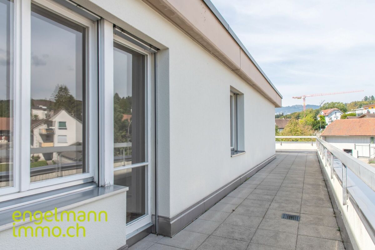 4 Zimmer-Attikawohnung / Appartement de 4 pièces en attique