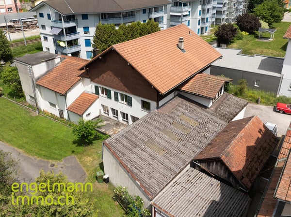 Maison d'habitation avec garages + atelier 3