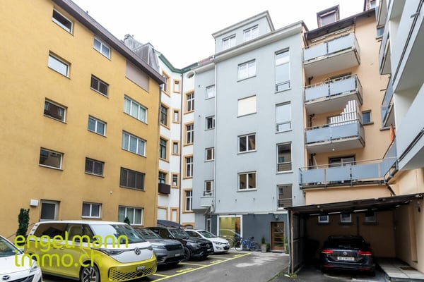 Wohn- und Gewerbeliegenschaft / Immeuble résidentiel et commercial 12