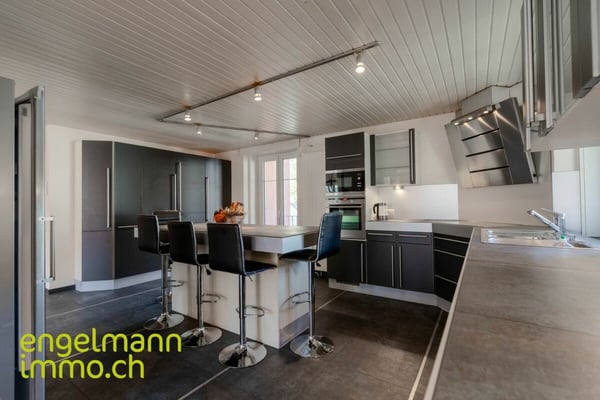 Spacieux appartement en duplex de 8.5 pièces / Grosse 8.5-Zimmer Duplexwohnung 7