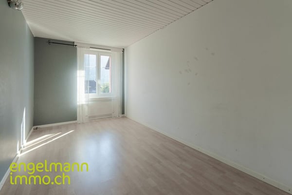 Spacieux appartement en duplex de 8.5 pièces / Grosse 8.5-Zimmer Duplexwohnung 13