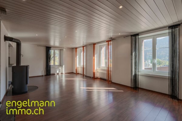 Spacieux appartement en duplex de 8.5 pièces / Grosse 8.5-Zimmer Duplexwohnung 5