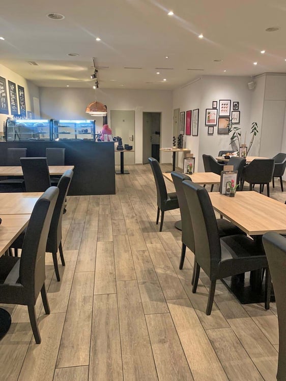 IHR KÜNFTIGES CAFÉ / BISTRO INMITTEN VON REGENSDORF 2