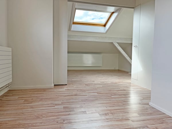 Ausgebaute Dachwohnung / Studio zu vermieten 5